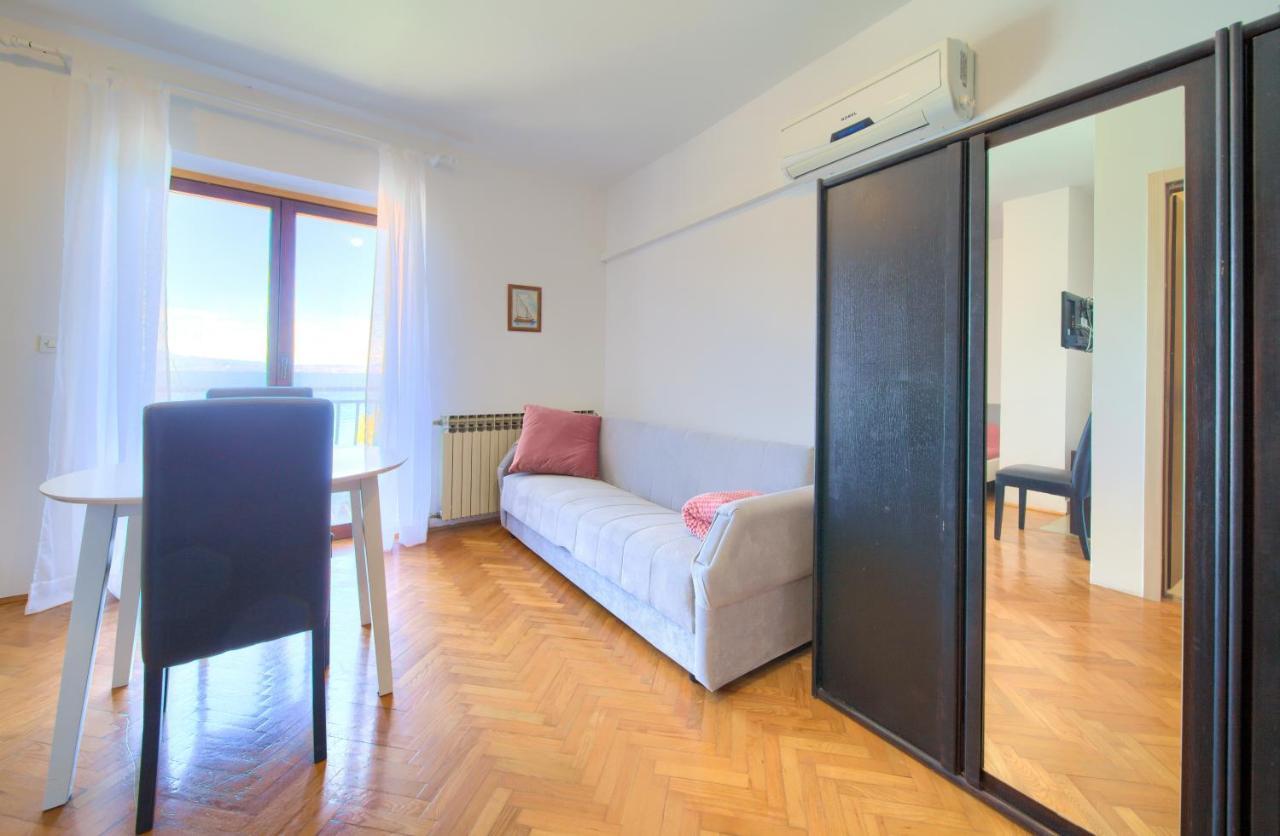 Apartments Dundo Njivice Bagian luar foto