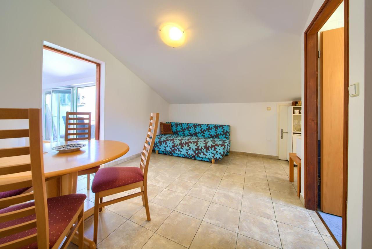 Apartments Dundo Njivice Bagian luar foto