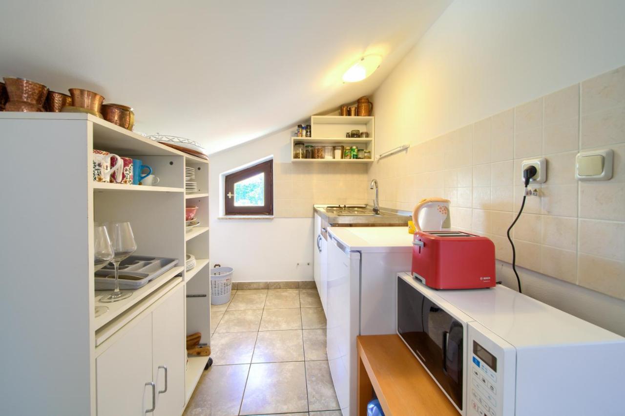 Apartments Dundo Njivice Bagian luar foto