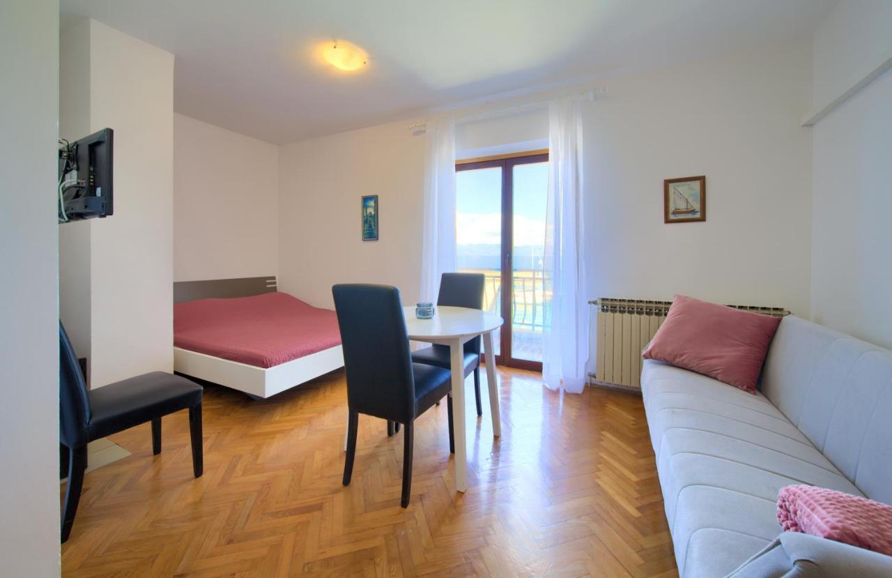 Apartments Dundo Njivice Bagian luar foto