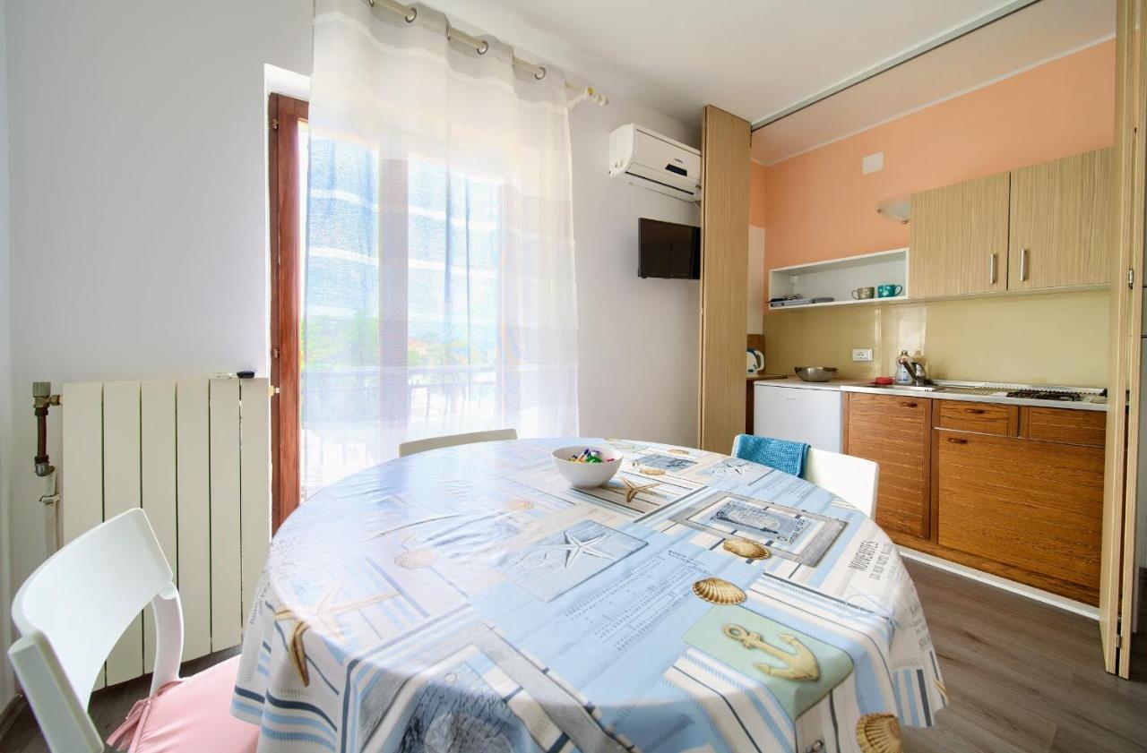 Apartments Dundo Njivice Bagian luar foto