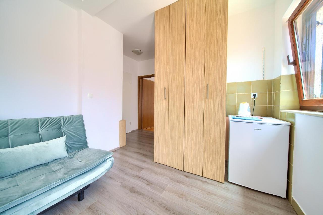 Apartments Dundo Njivice Bagian luar foto